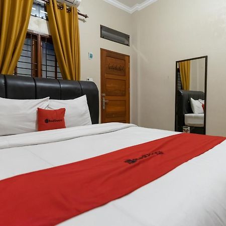 Reddoorz At Joyce Guest House Медан Екстер'єр фото