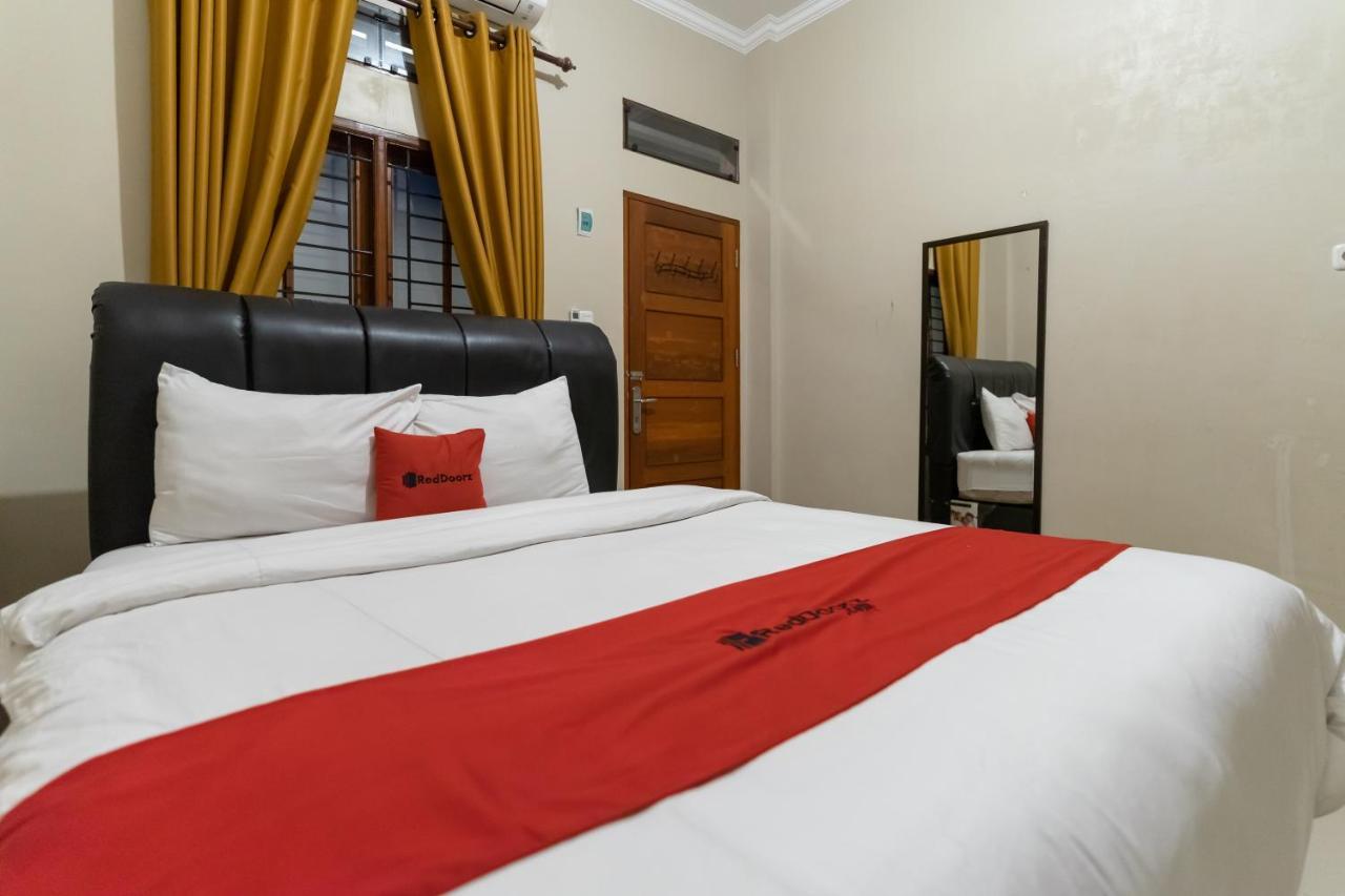Reddoorz At Joyce Guest House Медан Екстер'єр фото