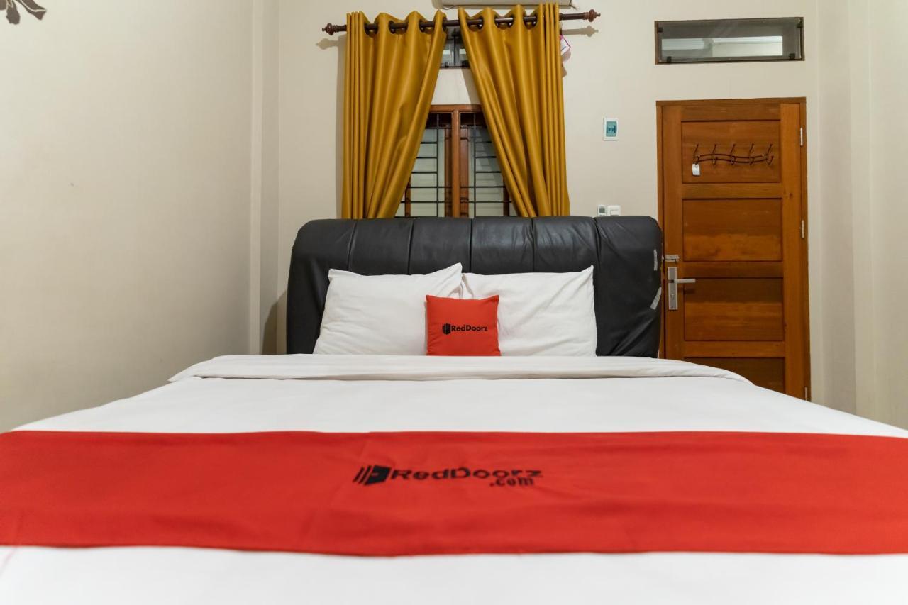 Reddoorz At Joyce Guest House Медан Екстер'єр фото